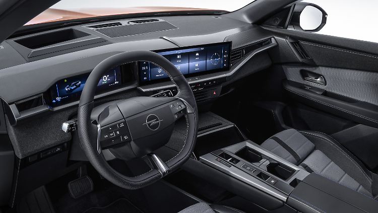 A lot of display and comfortable seats should make the new SUV from Rüsselsheim an infotainment and travel professional.