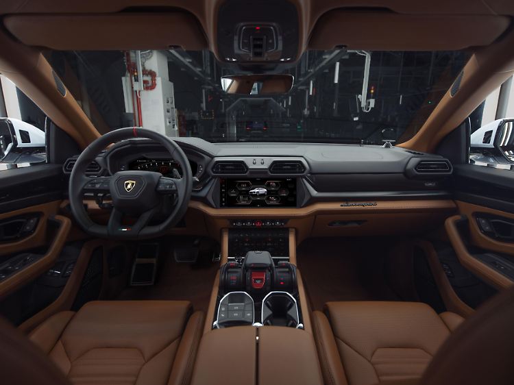 The Urus cockpit still has a wild design with lots of buttons.