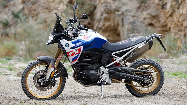 With the appropriate extras, the travel bike mutates into a hard enduro.