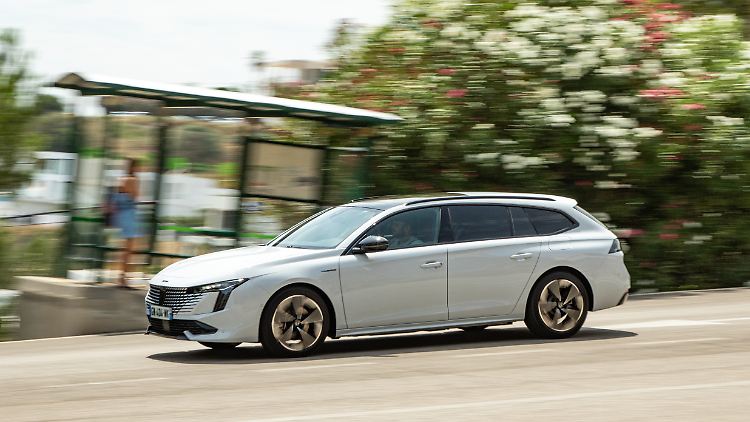 The electric range of the Peugeot 508 SW is 49 to 52 kilometers according to WLPT.
