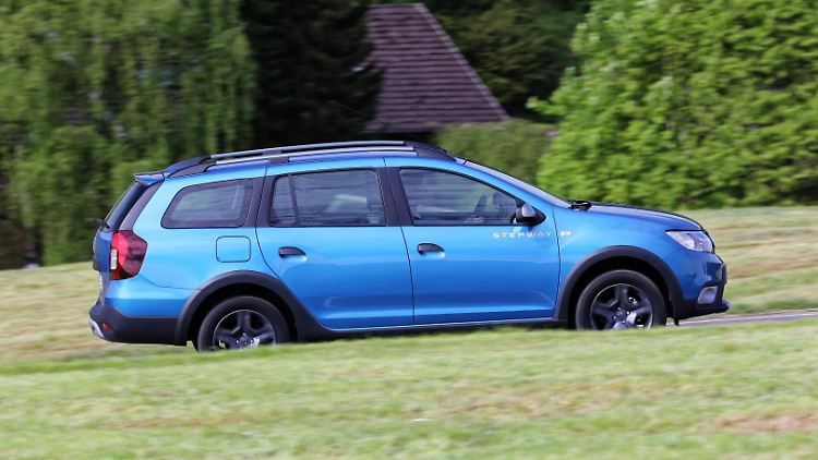 In terms of dimensions, the Dacia Logan goes far beyond the small car segment to which it owes its technology.