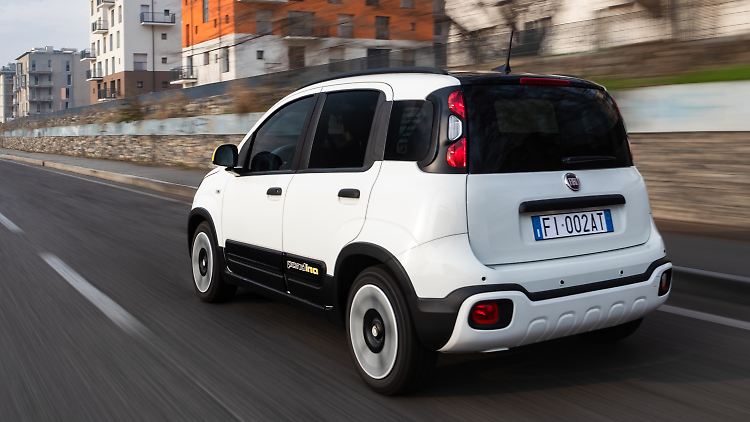 The Pandina - like the Panda and Panda Cross - only rolls off the assembly line at Fiat's flagship Pomigliano plant.  Production in Poland was stopped.
