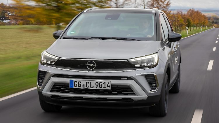 With the facelift, Opel deleted the X from the model name.