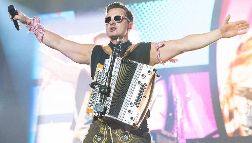 Activists storm Andreas Gabalier's stage
