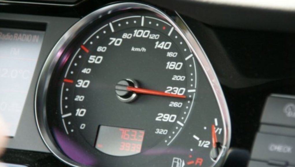 How does a speedometer work?
