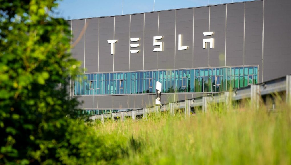 Tesla protest camp goes into overtime
