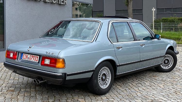 The Munich-based company has been cheating with engine displacement for some time now. The 745i has either 3.2 or 3.4 liters. The turbocharger does the rest.