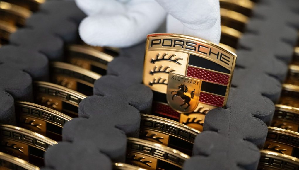 Porsche replaces China boss
