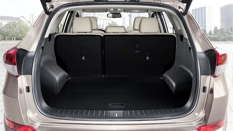 The trunk has a capacity of 513 litres; if you fold down the rear seat backs, it has a capacity of 1500.