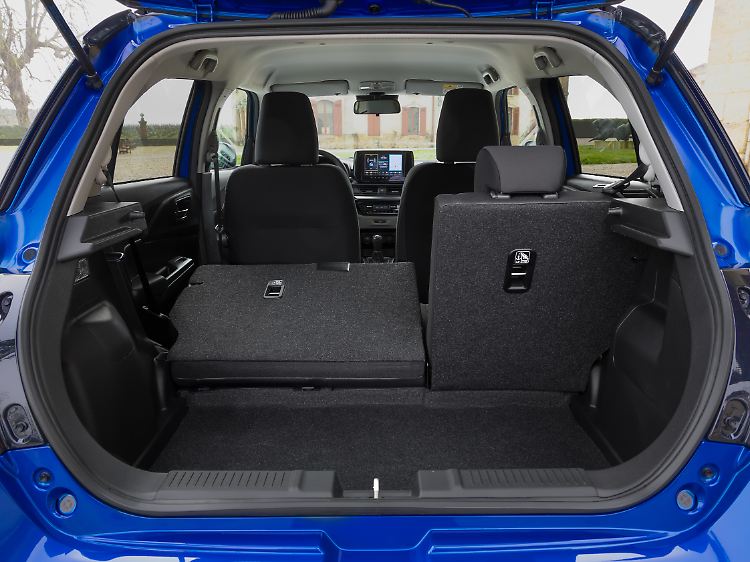 The trunk of the Suzuki Swift can hold a minimum of 265 and a maximum of 980 liters.