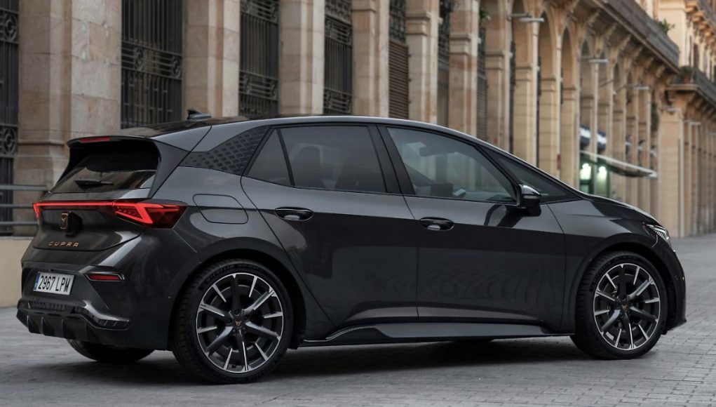 Private deal: Lease a Cupra Born for less than 230 euros per month
