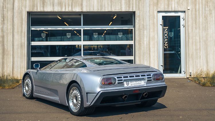 The rear of the ultra-flat sports car does not look as spectacular as the front.