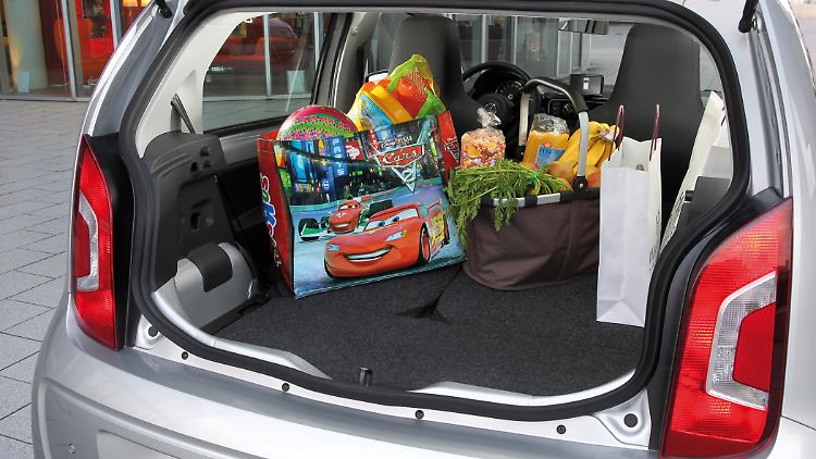 Between 251 and 959 liters fit in the trunk of the VW Up.