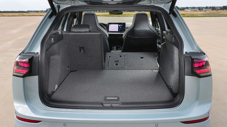 The trunk volume of the Golf Variant is generous at over 1600 liters, at least considering the vehicle category.