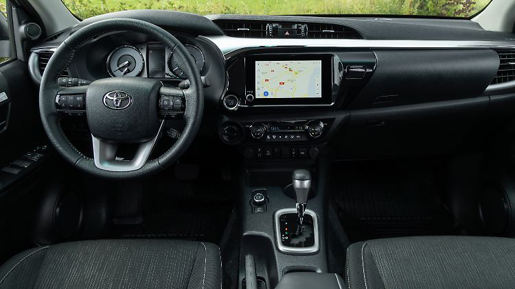 For the 2025 model year, Toyota is also giving the Hilux more intelligent assistance systems.