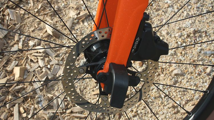 The new disc brakes have a powerful grip if desired.