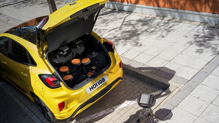 The little Ford Puma gets big when transporting luggage.