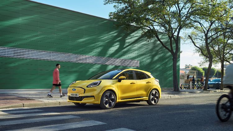 “Electric Yellow” is the name of the color that makes the Ford Puma Gen-E look peppy.